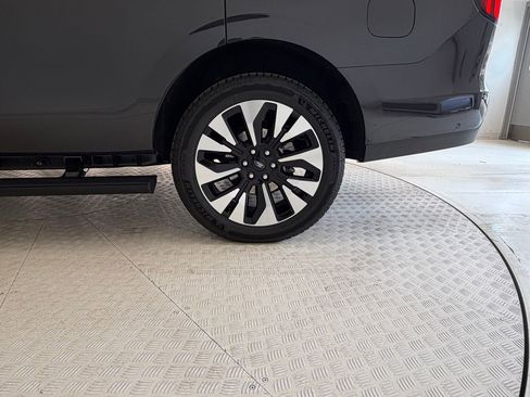 Used 2025 Ford Expedition Platinum w/ Driver's Package image 12