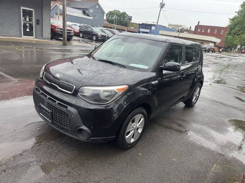 Used 2015 Kia Soul FWD image 2