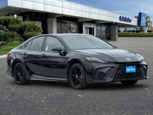 Used 2025 Toyota Camry SE image 10