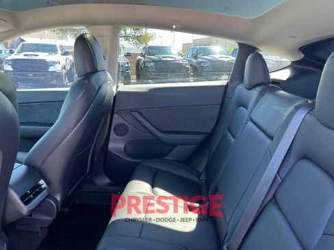 Used 2022 Tesla Model Y Long Range AWD/4WD image 25