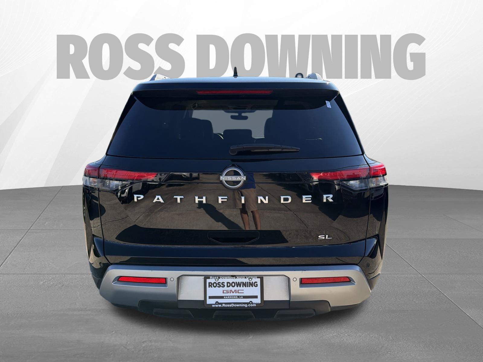 Used 2025 Nissan Pathfinder SL FWD image 5