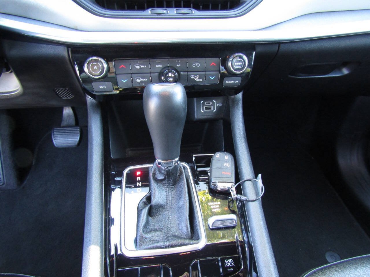 Used 2024 Jeep Compass Limited AWD/4WD image 17