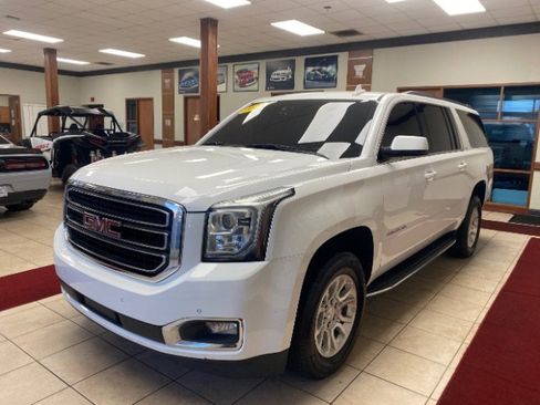 Used 2020 GMC Yukon XL SLT image 1