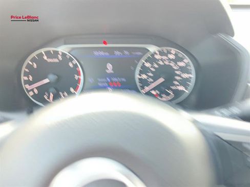 Used 2025 Nissan Altima 2.5 SV image 15