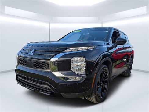 Used 2022 Mitsubishi Outlander SE image 7