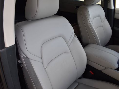 Used 2025 Nissan Pathfinder SL FWD image 74