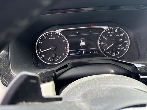 Used 2023 Nissan Pathfinder SL AWD/4WD image 11