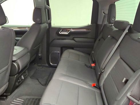 Used 2024 GMC Sierra 1500 Elevation image 17