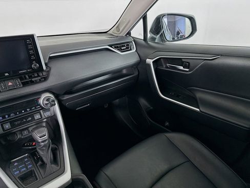 Used 2020 Toyota RAV4 XLE Premium image 32