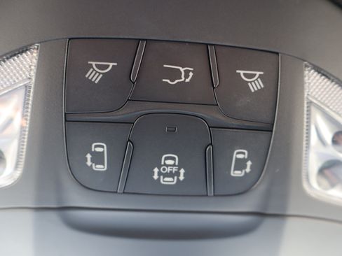 Used 2024 Chrysler Pacifica Premium FWD image 31