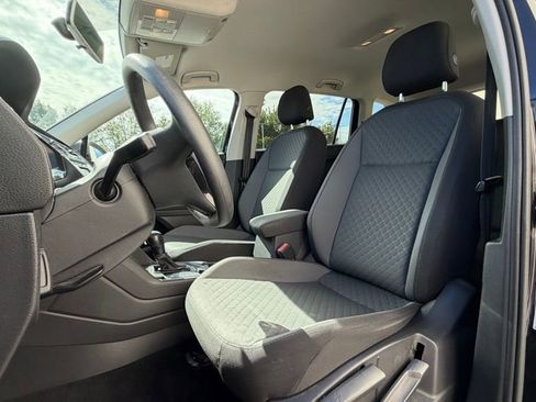 Used 2018 Volkswagen Tiguan S image 3