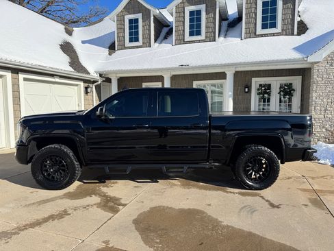 Used 2018 GMC Sierra 1500 SLT image 3