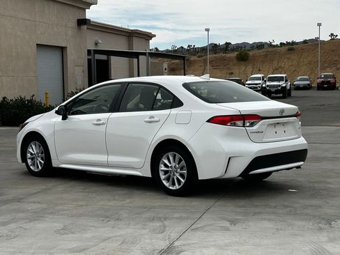 Used 2021 Toyota Corolla LE w/ LE Convenience Package image 5