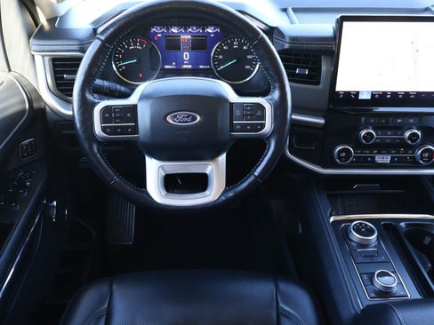 Used 2023 Ford Expedition XLT image 9