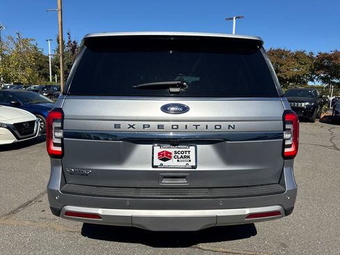 Used 2023 Ford Expedition Limited image 4