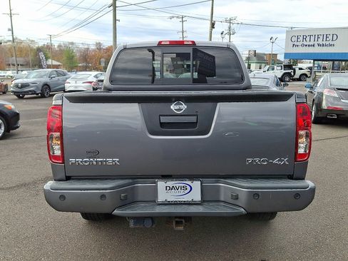 Used 2019 Nissan Frontier PRO-4X image 5