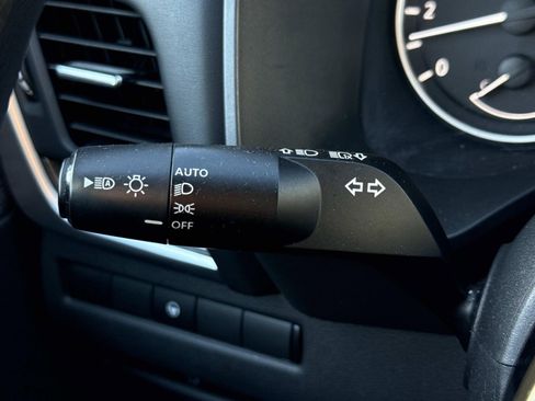 Used 2023 Nissan Rogue SV image 15