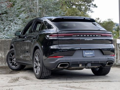 Certified 2025 Porsche Cayenne Coupe image 3
