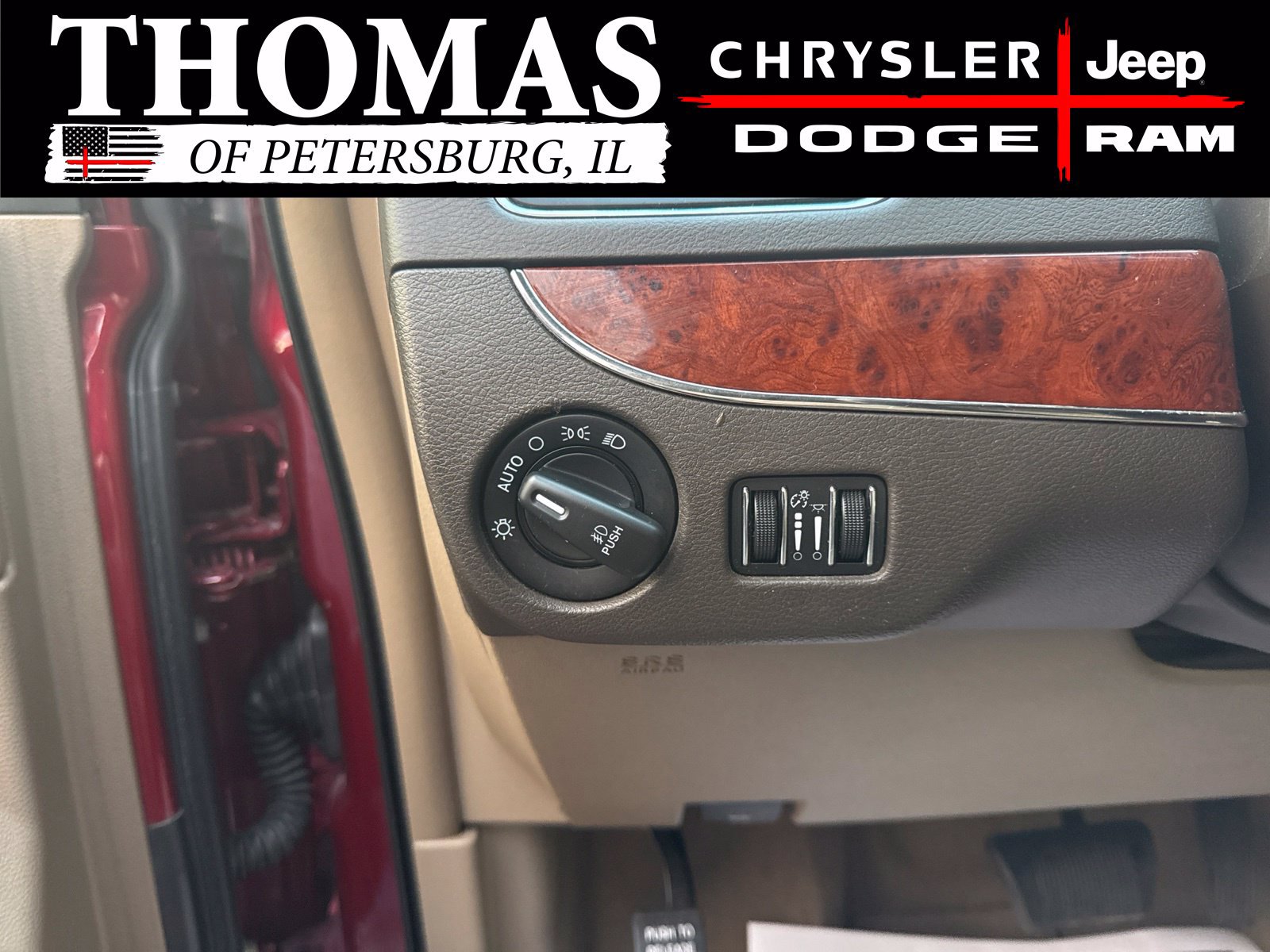 Used 2013 Chrysler Town & Country Touring-L FWD image 12