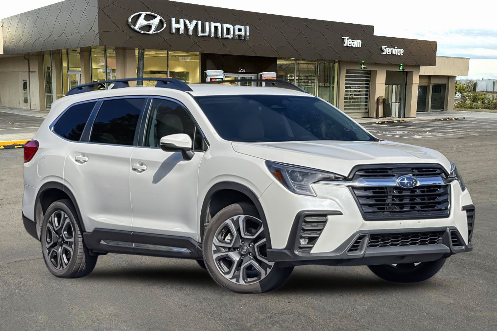 Used 2023 Subaru Ascent Limited AWD/4WD image 2