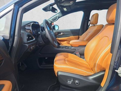 Used 2023 Chrysler Pacifica Pinnacle image 10