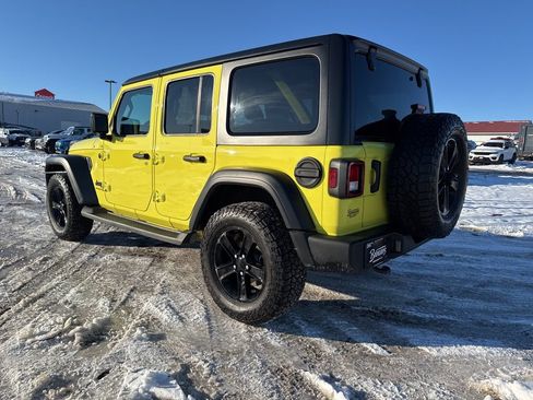 Used 2023 Jeep Wrangler Sport image 7