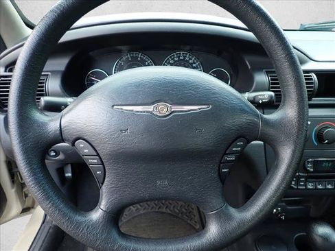 Used 2006 Chrysler Sebring Sedan FWD image 8