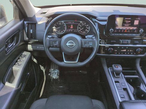 Certified 2024 Nissan Pathfinder SV image 12