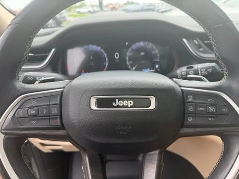 Used 2022 Jeep Grand Cherokee L Limited AWD/4WD image 14