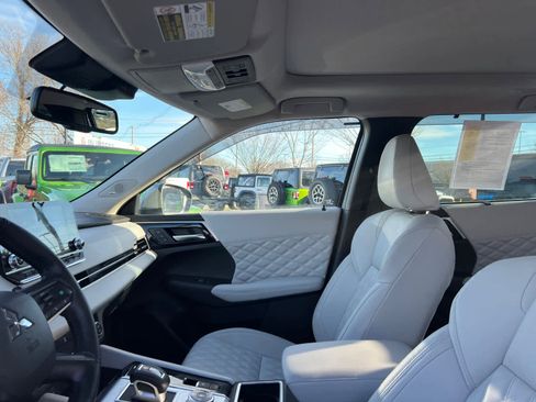 Used 2023 Mitsubishi Outlander SEL image 12