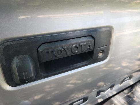 Used 2019 Toyota Tacoma SR5 AWD/4WD image 23