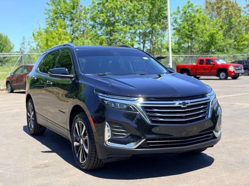 Used 2023 Chevrolet Equinox Premier AWD/4WD image 3