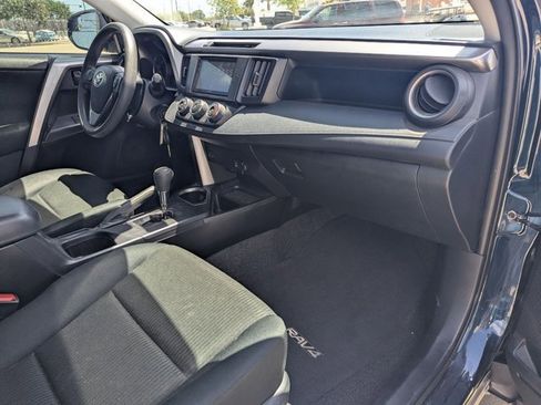 Used 2018 Toyota RAV4 LE FWD image 14