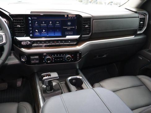 Used 2025 Chevrolet Silverado 1500 LT Trail Boss w/ LT Trail Boss Premium Package AWD/4WD image 12