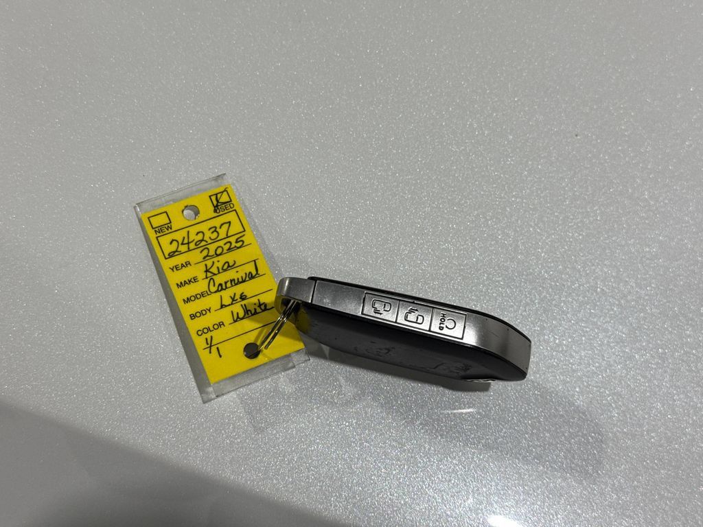 Used 2025 Kia Carnival FWD image 46