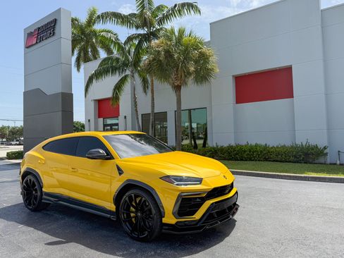 Used 2022 Lamborghini Urus AWD/4WD image 1