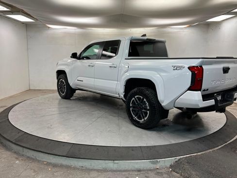 Used 2024 Toyota Tacoma TRD Sport image 3