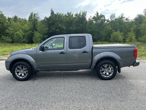 Used 2020 Nissan Frontier SV AWD/4WD image 11