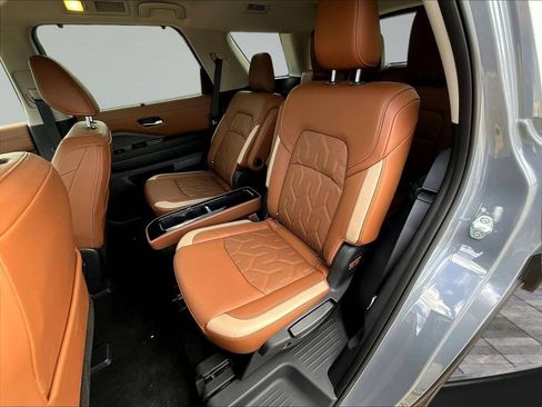 Used 2026 Nissan Pathfinder Platinum AWD/4WD image 24