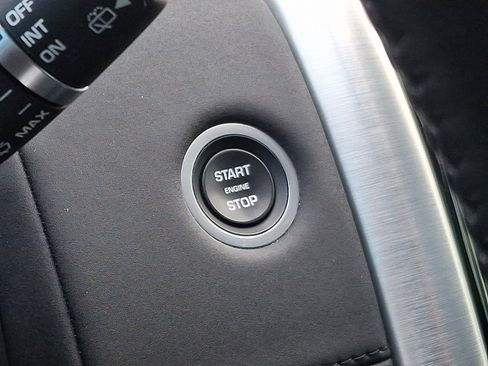 Used 2020 Land Rover Discovery HSE image 24