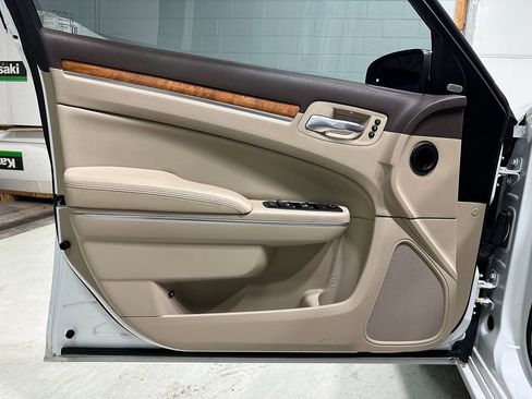 Used 2013 Chrysler 300 C w/ Light Group image 24