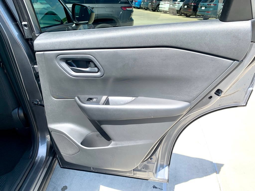 Used 2026 Nissan Rogue S FWD image 22