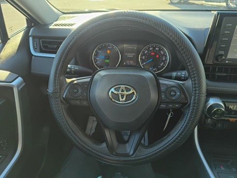 Used 2022 Toyota RAV4 LE image 20