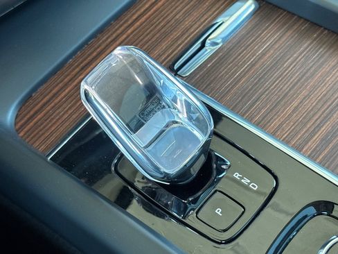 Certified 2023 Volvo XC60 T8 Ultimate image 25