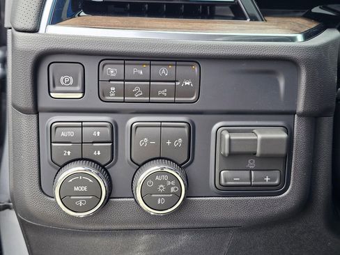 New 2026 Chevrolet Suburban High Country AWD/4WD image 27