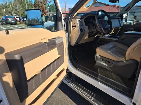 Used 2014 Ford F350 Lariat image 26