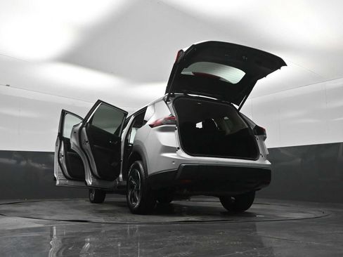 Used 2025 Nissan Rogue SV AWD/4WD image 31