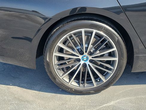 Used 2023 BMW 530e w/ Convenience Package RWD image 6