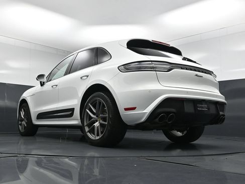Used 2025 Porsche Macan AWD/4WD image 25