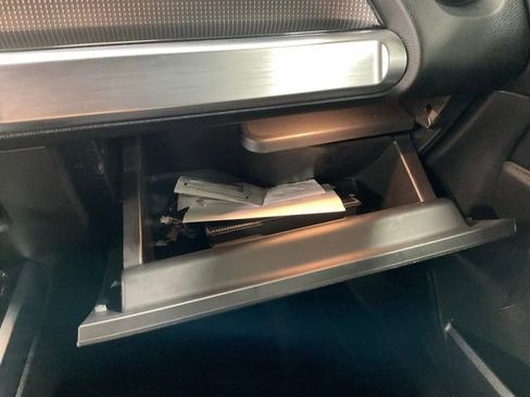 Used 2021 Mercedes-Benz GLB 250 4MATIC image 36